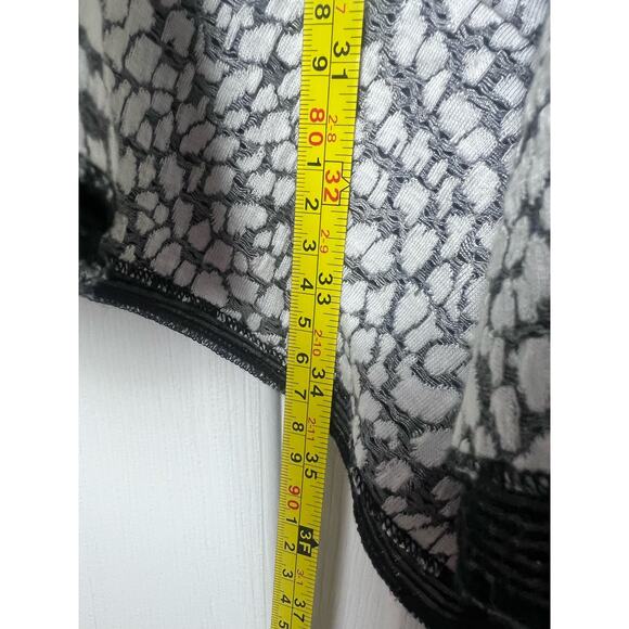 For HER nyc Shirt Bell Sleeve Flowy Long Gray White Top Pockets Size Small - Picture 8 of 9